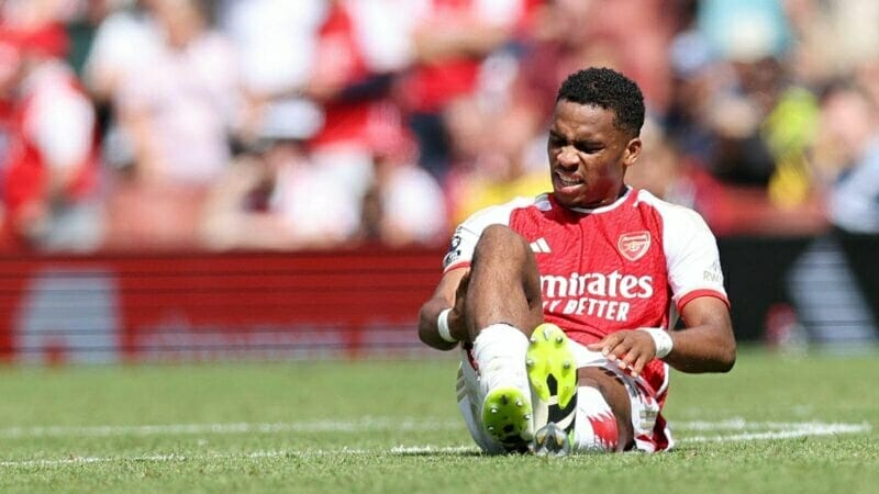 Chấn thương dài hạn của Timber khiến Arsenal không được hưởng niềm vui trọn vẹn